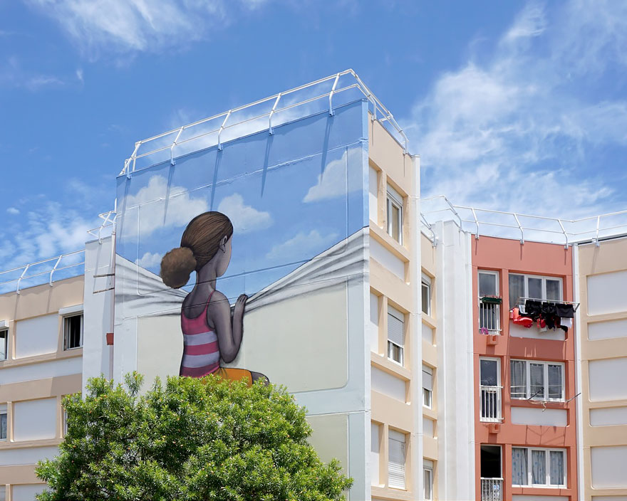 Уличен артист ги трансформира старите згради низ светот во уметност