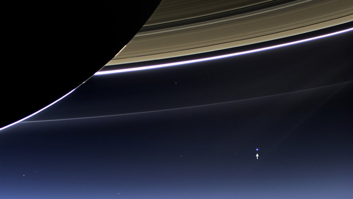 Земјата гледана од 1 450 000 000 километри далечина