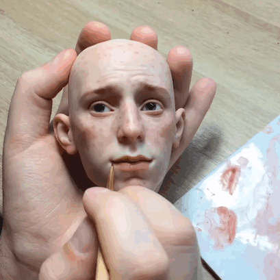 Уметник создава реалистични кукли кои ќе ве наежат!