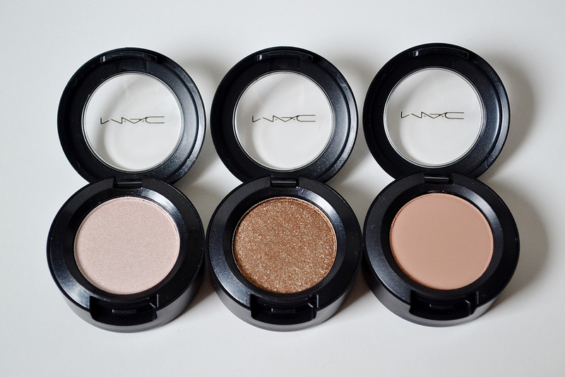 3-top-soveti-kako-da-go-sprechite-razmachkuvanjeto-na-shminkata-od-ochite-www.kafepauza.mk_