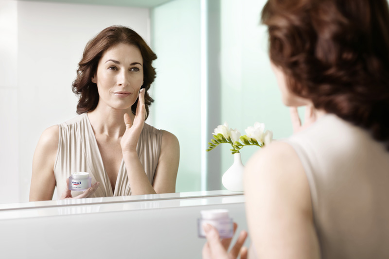 1-nega-na-vozrasna-kozha-so-proizvodite-na-eucerin-kafepauza.mk