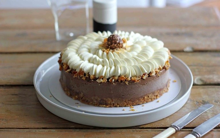 (1) Торта од кафе, чоколадо и лешници: Совршена за најубавите моменти во вашиот живот