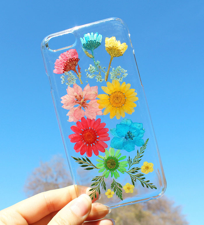 (1) Пролетни маски за смартфони кои се составени од вистински цвеќиња