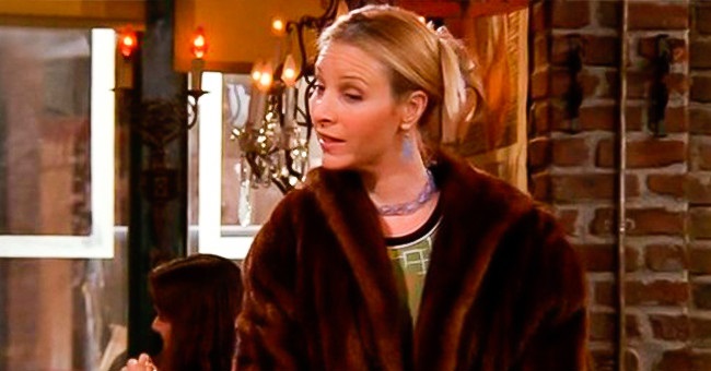 Чендлер: Фиби, што правиш со крзненото палто? Што е со правата на животните кои толку ти значеа? Фиби: Па, читав и колку за информација, ласиците не се воопшто добри животни. 