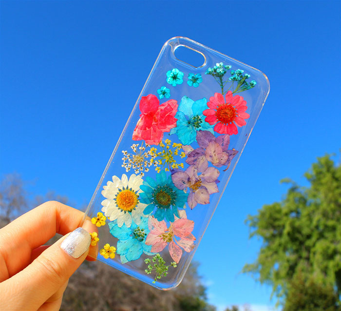 (2) Пролетни маски за смартфони кои се составени од вистински цвеќиња