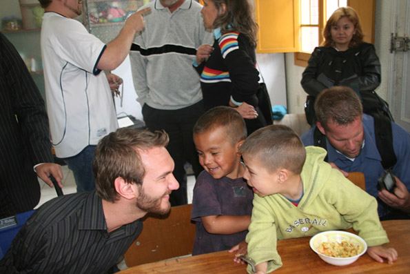 2-vo-sabota-svetskiot-motivacionen-govornik-nik-vujichikj-kje-se-pretstavi-pred-makedonskata-publika-kafepauza.mk