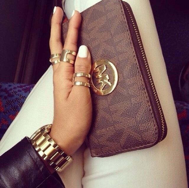 12-horoskopot-otkriva-ovie-parchinja-obleka-morate-da-gi-imate-vo-vashiot-garderober-www.kafepauza.mk_