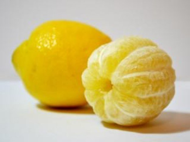 Излупен лимон