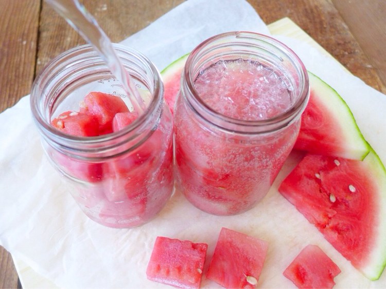 (1) Летен хит: Ледени коцки од лубеница за освежување во најтоплите денови