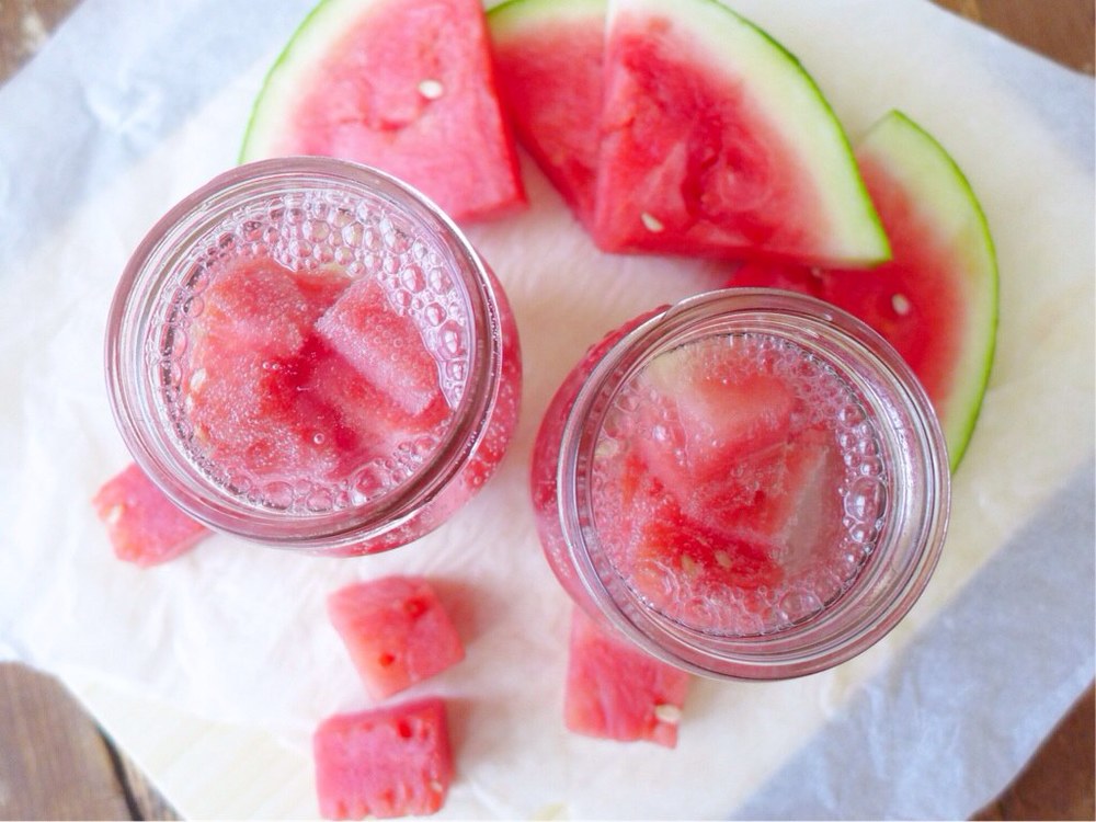 (2) Летен хит: Ледени коцки од лубеница за освежување во најтоплите денови