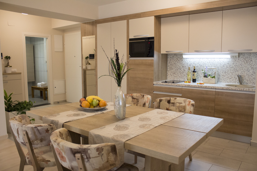 2-stone-bridge-suites-hotelski-tretman-vo-domashen-ambient-kafepauza.mk