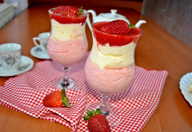 Освежувачки летен десерт: Сладок мус од јагоди