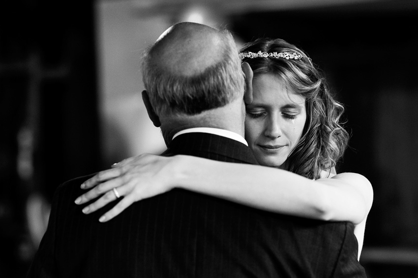 Свадбени фотографии кои ја прикажуваат нераскинливата врска помеѓу таткото и ќерката