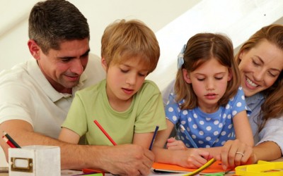 Како да воспитате дете без комплекси: 5 реченици на кои родителите треба да заборават еднаш засекогаш!