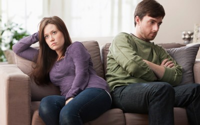 Кои се најчестите неоправдани причини поради кои му се лутиме на нашиот партнер?