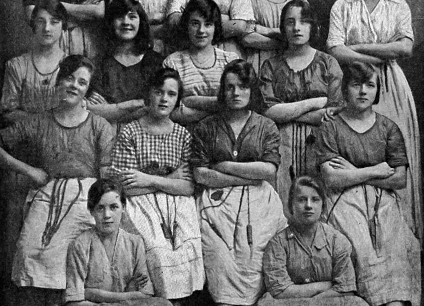 Можете ли да го забележите духот на оваа црно-бела фотографија?