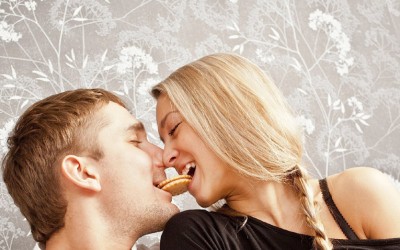 6 необични работи кои му се случуваат на вашето тело кога се бакнувате