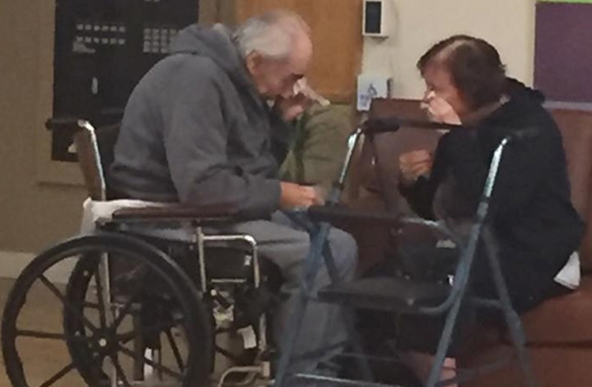 Присилно разделени по 62 години љубов: Солзите на овие баба и дедо ќе ги трогнат и најрамнодушните!