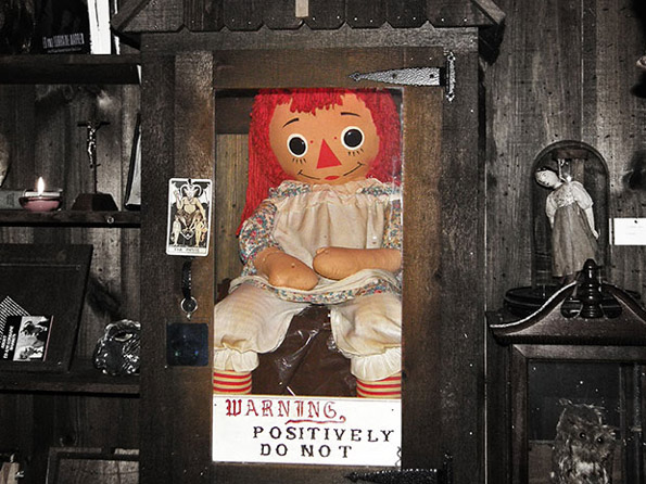 Проколнати кукли: Морничави приказни кои ги плашеле луѓето со векови