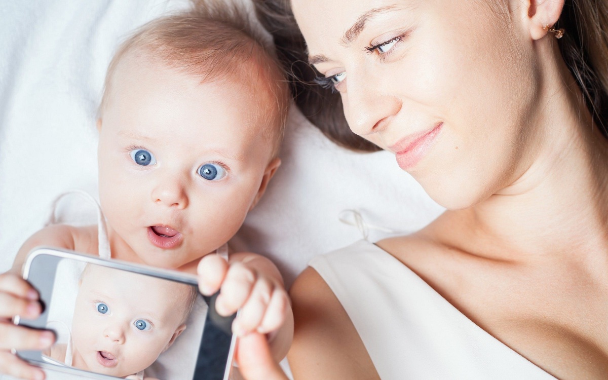 Мајките кои споделуваат премногу слики од нивните бебиња многу поверојатно е да бидат депресивни