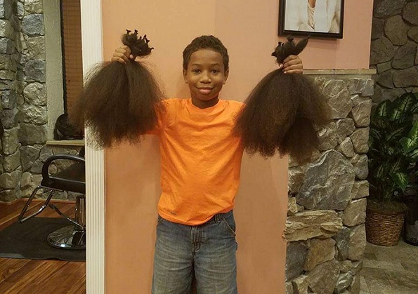 Ова 8-годишно момче поминало 2 години растејќи ја својата коса за да направи перики за децата заболени од рак