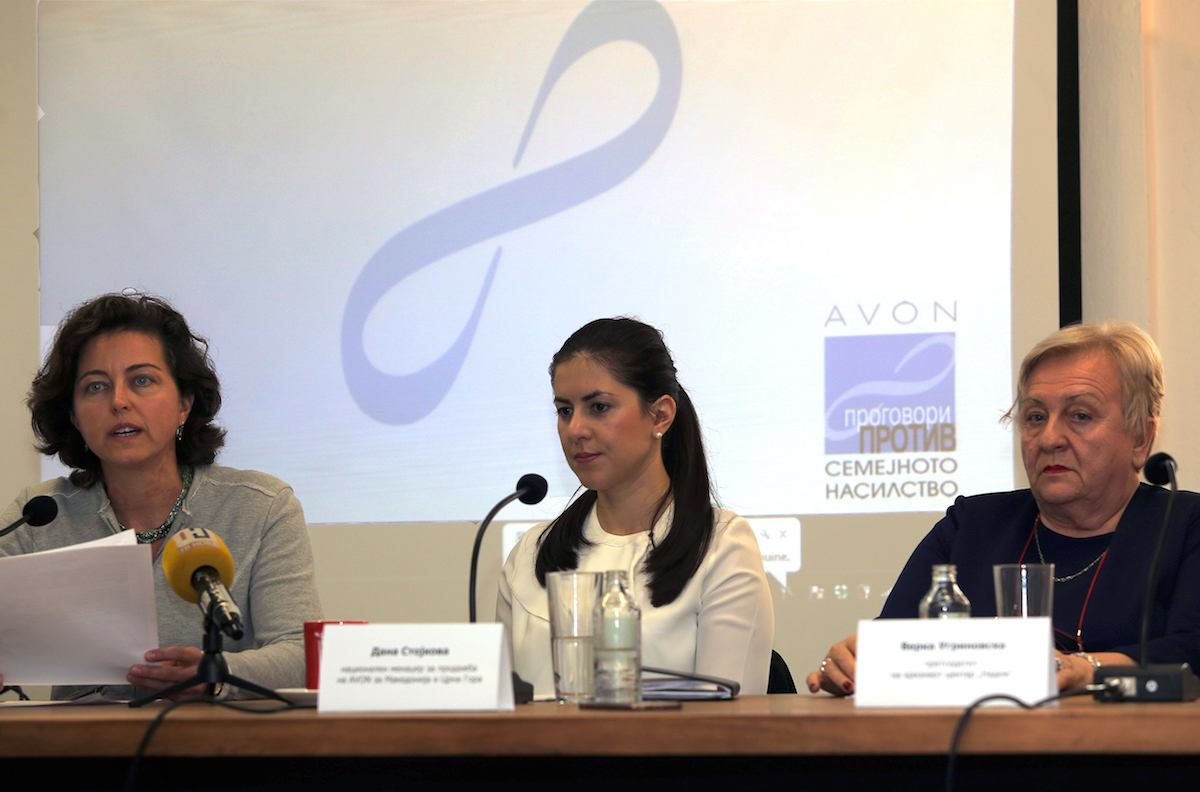 2-avon-donira-10-000-dolari-za-pomosh-na-zhenite-zhrtvi-na-semejno-nasilstvo-vo-makedonija-kafepauza.mk