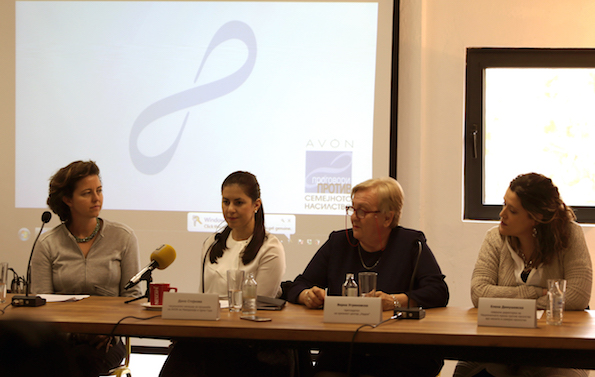 3-avon-donira-10-000-dolari-za-pomosh-na-zhenite-zhrtvi-na-semejno-nasilstvo-vo-makedonija-kafepauza.mk