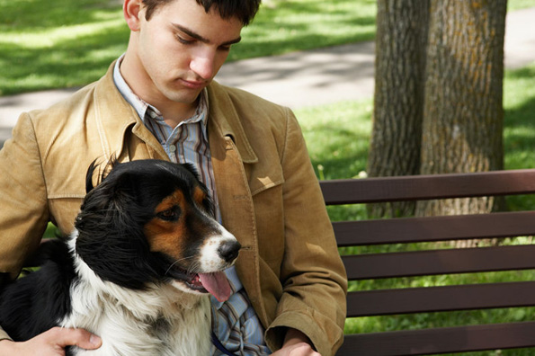 Луѓето кои чуваат куче имаат повеќе пријатели, но оние кои чуваат мачка имаат поблиски пријатели