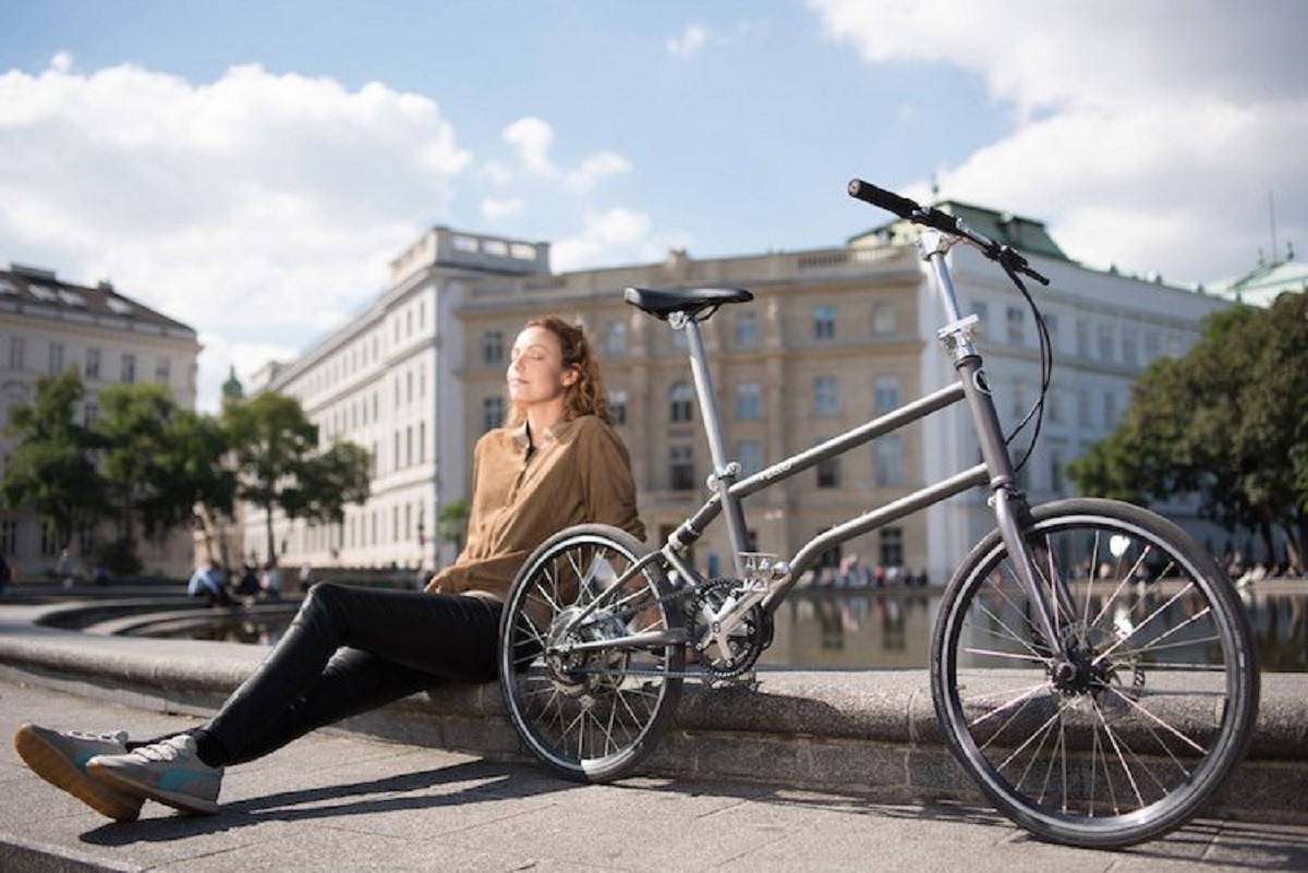 Првиот велосипед во светот кој се преклопува и добива електрична енергија како што вртите со педалата