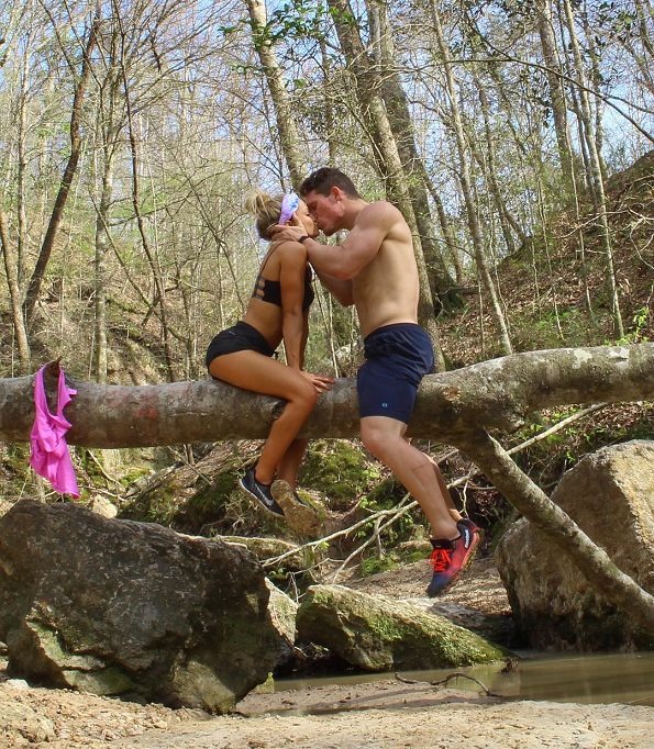 Љубовен пар кој стана вистинска Интернет сензација: Нивните вежби изгледаат физички невозможни!