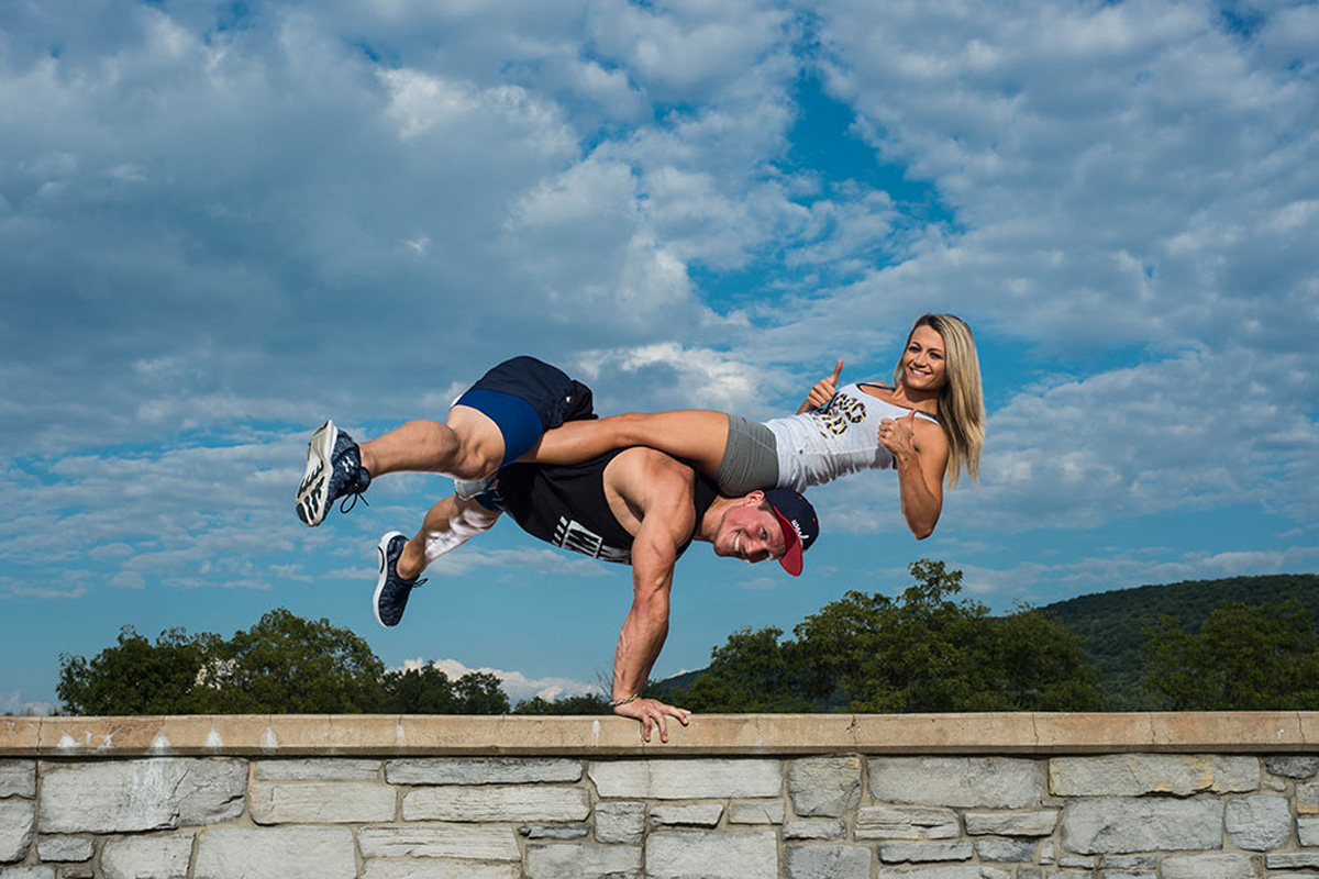 Љубовен пар кој стана вистинска Интернет сензација: Нивните вежби изгледаат физички невозможни!