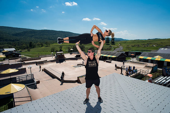 Љубовен пар кој стана вистинска Интернет сензација: Нивните вежби изгледаат физички невозможни!