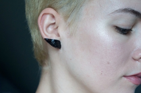 Нов тренд, шминкање на увото: Би го испробале ли?