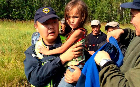 3-годишно девојче се изгубило во шума, но преживеало благодарение на нејзиниот необичен заштитник