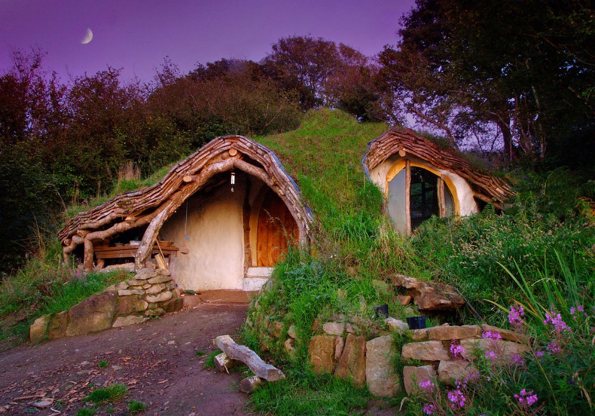 Волшебен дом: Човек изградил прекрасна куќа за своето семејство