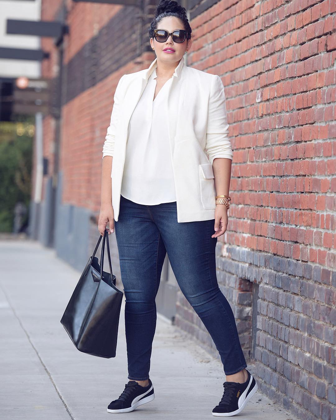 (5) Како да одберете соодветни тесни фармерки ако сте девојка со облини?