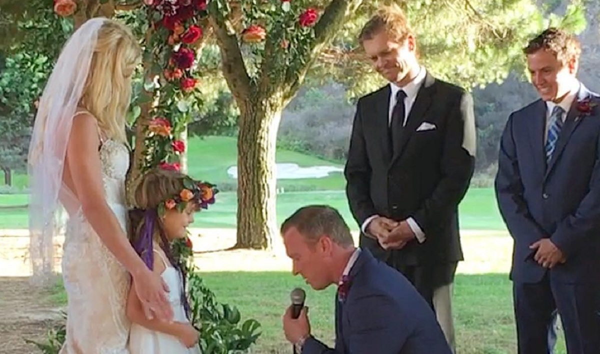 Младоженец напишал прекрасен свадбен завет за неговата 5-годишна поќерка