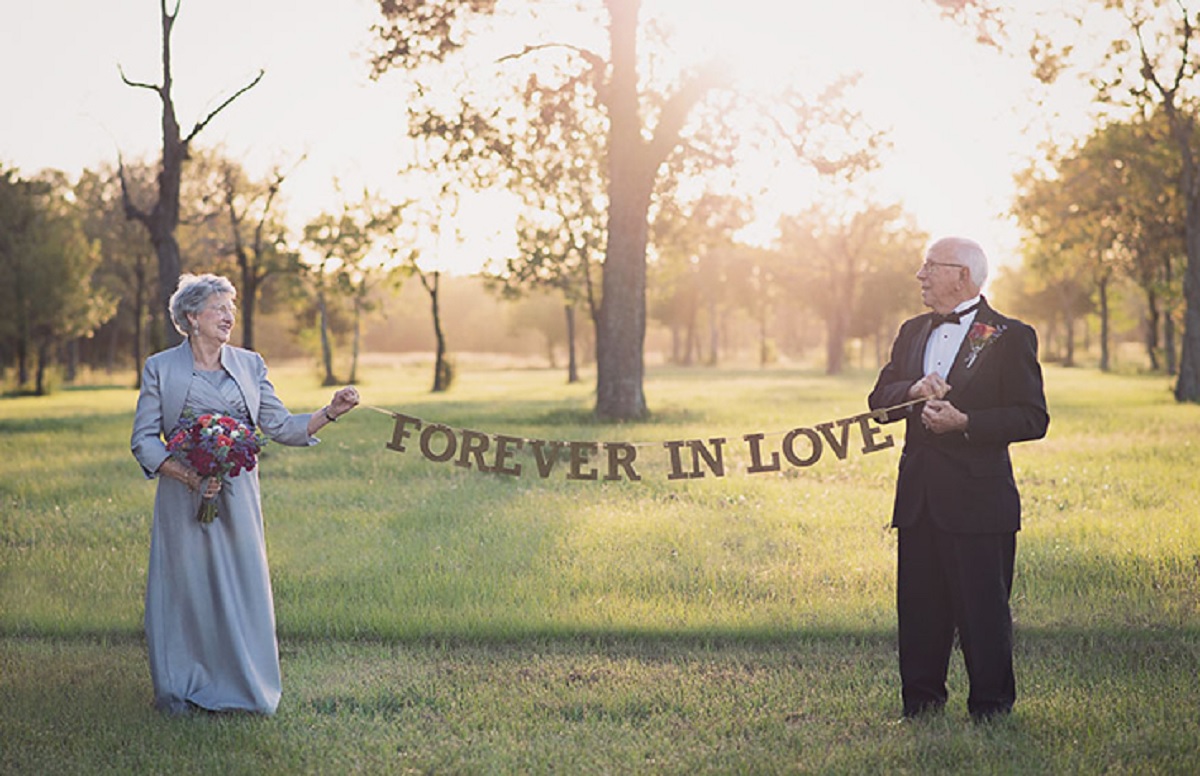 Брачен пар ја фотографира својата венчавка по одминати 70 години, а љубовта е сѐ уште присутна
