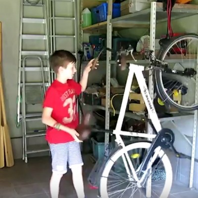 Креативна идеја: Брзо и лесно вертикално паркирање на велосипедот