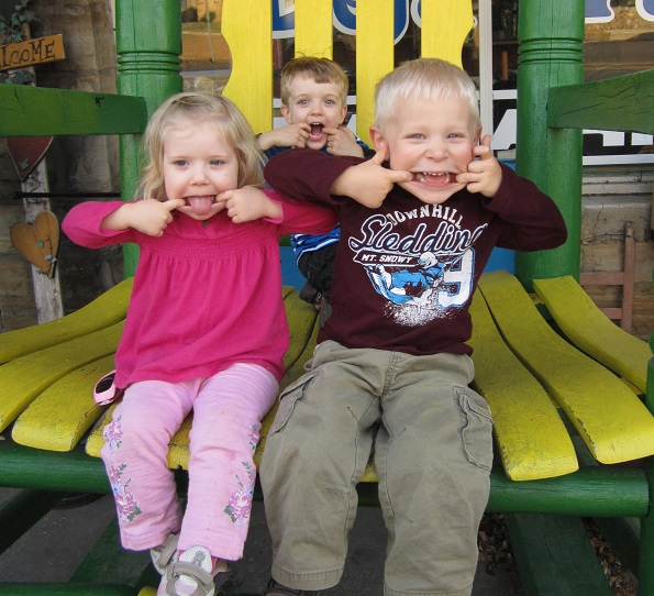 Забавно и ќе ве насмее: Засрамувачки работи кои децата ги имаат кажано во јавност