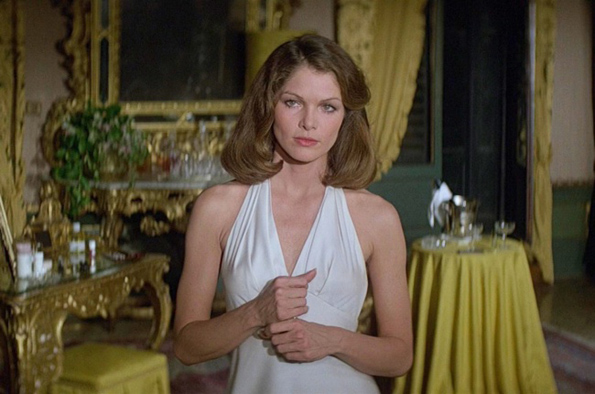 Сите убавици на едно место: Како изгледале Бонд девојките во филмовите за најпознатиот таен агент?