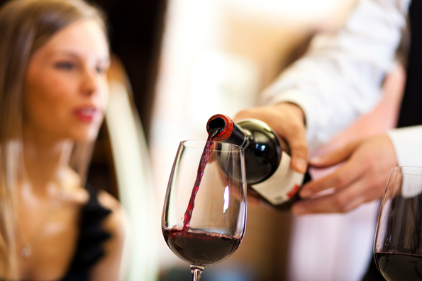 4 совети кои ќе ви помогнат да ја спречите главоболката предизвикана од црвено вино