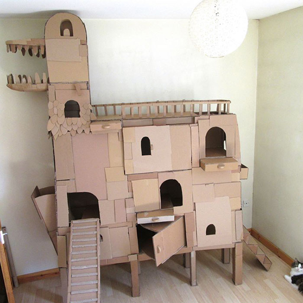 Како да ги задоволите потребите на вашата мачка? Изградете ѝ куќичка во форма на змеј!