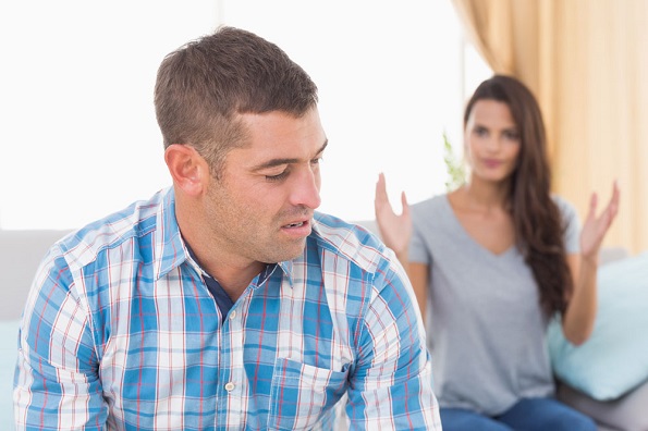 13 знаци дека сте во врска со самобендисан маж
