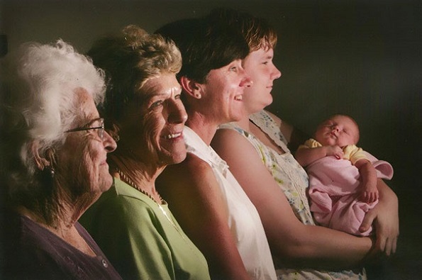 Различни генерации на една фотографија: Семејни портрети кои ќе ве разнежнат