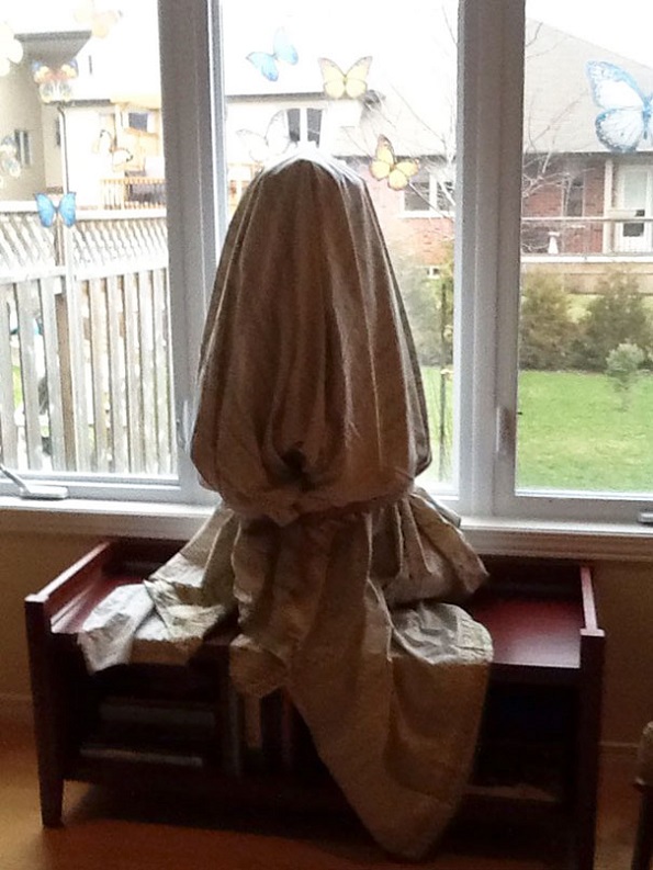 Забавни и креативни начини да ја заштитите новогодишната елка од вашите домашни миленици