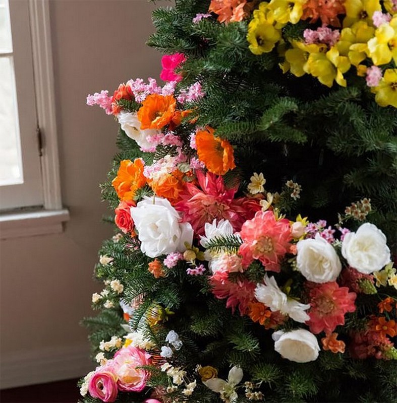 4-novogodishna-inspiracija-cvetovi-kako-ukras-za-novogodishnata-elka-www.kafepauza.mk_