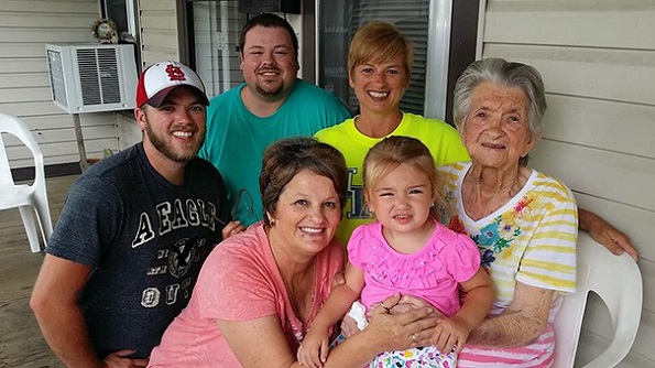 Различни генерации на една фотографија: Семејни портрети кои ќе ве разнежнат