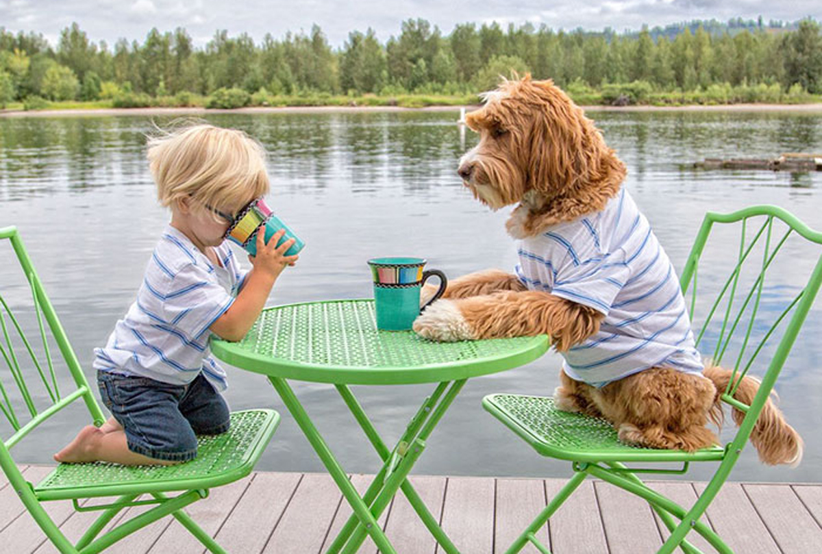 Вистинското пријателство помеѓу ова дете и куче ќе ви го стопи срцето!