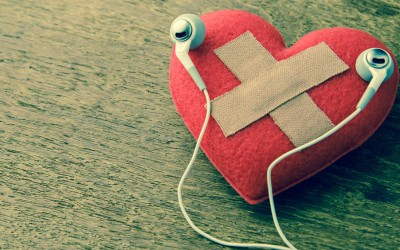 Музичка плејлиста како лек против скршено срце: 11 песни што ќе ви помогнат да го преболите бившиот
